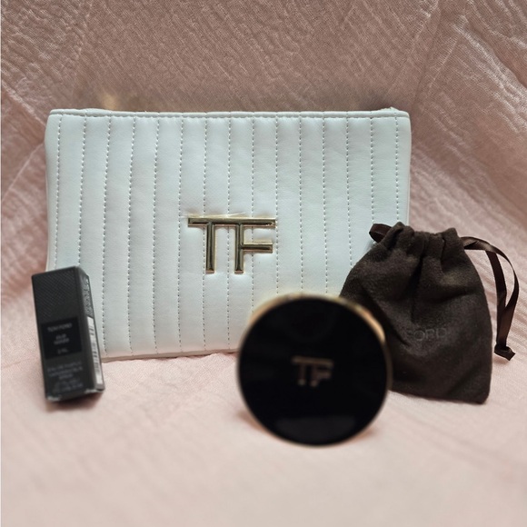 Tom Ford Beauty White Quilted Clutch Bundle, Mirror and 2Ml Sample Oud Wood NIB - Picture 2 of 5